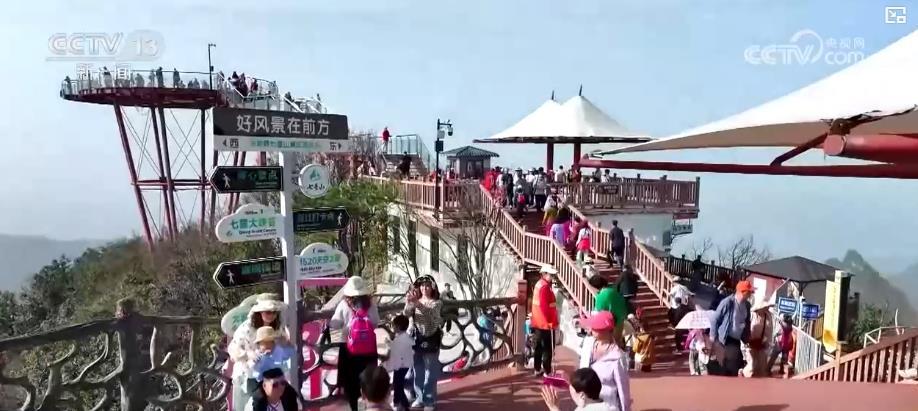 “五一”旅游市场升温:长线游预订大幅增长 旅游列车助力出行 “五一”旅游市场升温:长线游预订大幅增长 旅游列车助力出行