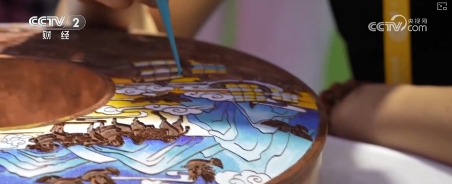 “新型夜校”释放火热新消费 素人改造、达人合作……门店有了新变化