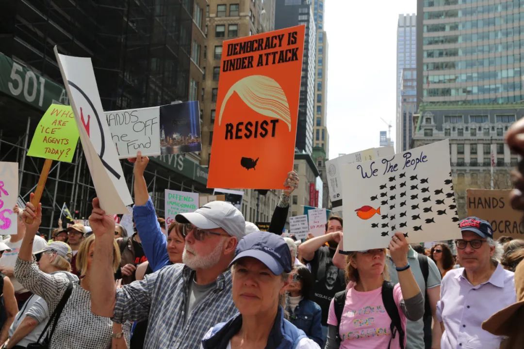 美国多地,举行抗议活动! 美国多地,举行抗议活动!