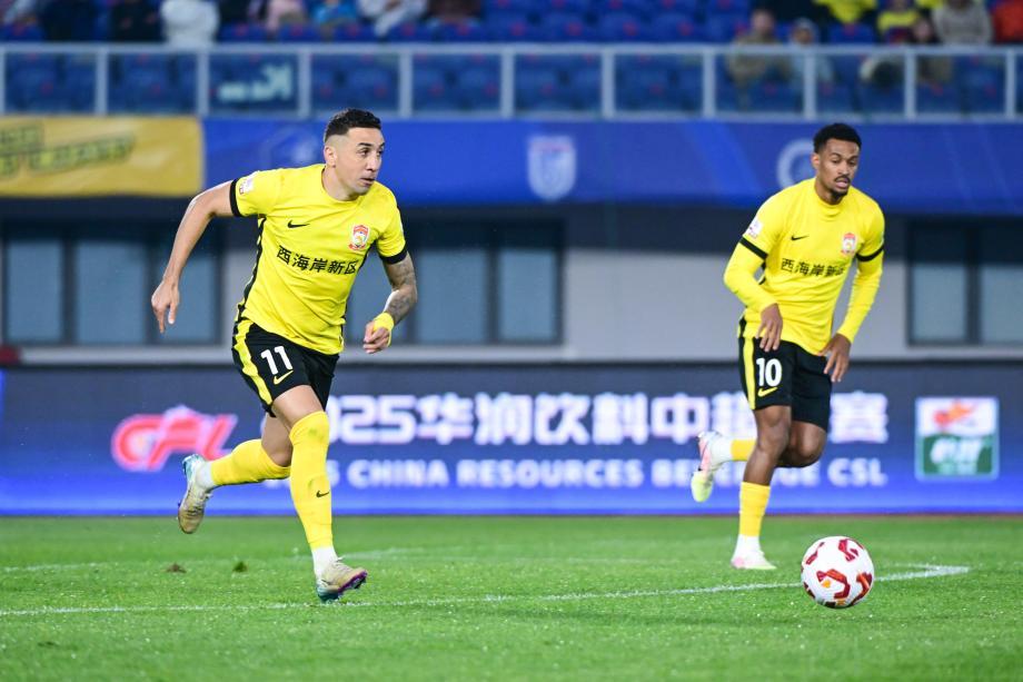 中超-内尔松卢斯破门 青岛西海岸完胜大连英博