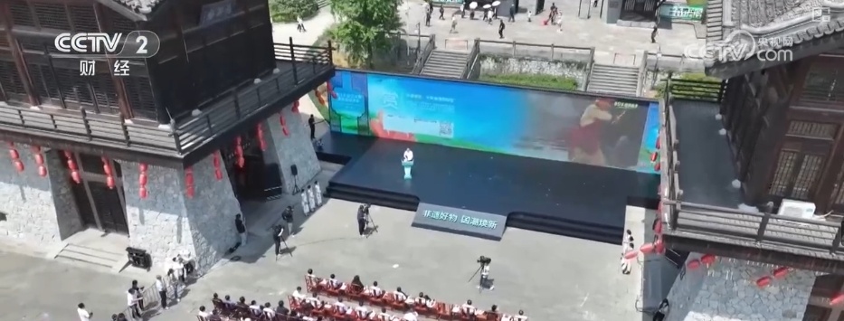 “老手艺”拥抱现代科技设计“非遗好物” 激发传统非遗消费新活力 “老手艺”拥抱现代科技设计“非遗好物” 激发传统非遗消费新活力