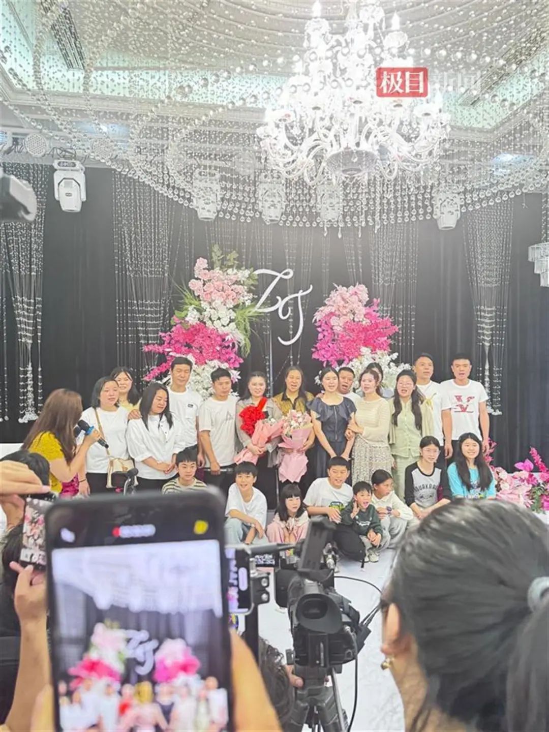 分离19年后，棉花糖爸爸亲手喂女儿棉花糖