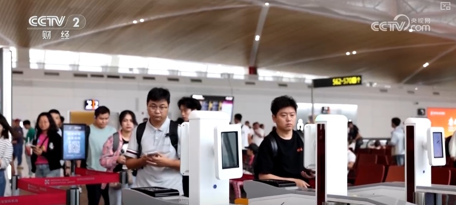“经深飞”服务升级打造出行新体验 “港人北上”旅游消费人气旺