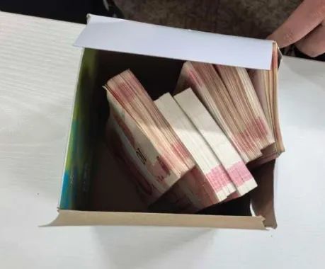 53000元现金已准备好，只为约见心仪美女？警方提醒！