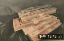 男子将53000余元现金已打包 准备叫车时民警打来电话
