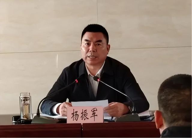 将收受烟酒高价“倒卖”给单位,一民政局原局长被通报 将收受烟酒高价“倒卖”给单位,一民政局原局长被通报