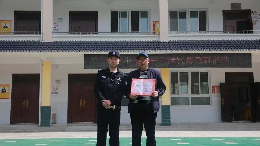 已确认，是罂粟！立功者：匿名