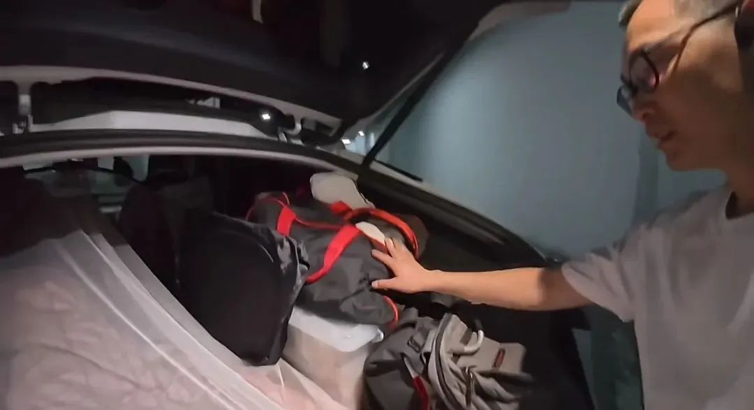 近4年不租房睡车里省10万!上热搜的程序员回应了:不为省钱,有“小别墅” 近4年不租房睡车里省10万!上热搜的程序员回应了:不为省钱,有“小别墅”