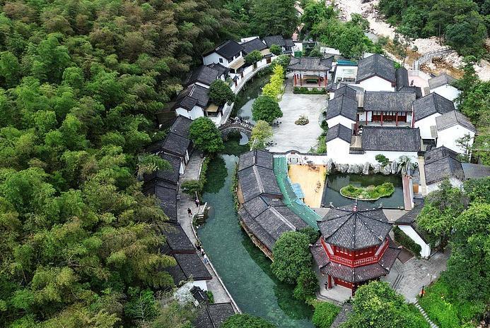 多地景区推出“一张门票游3天” 门票经济如何向产业经济转型？