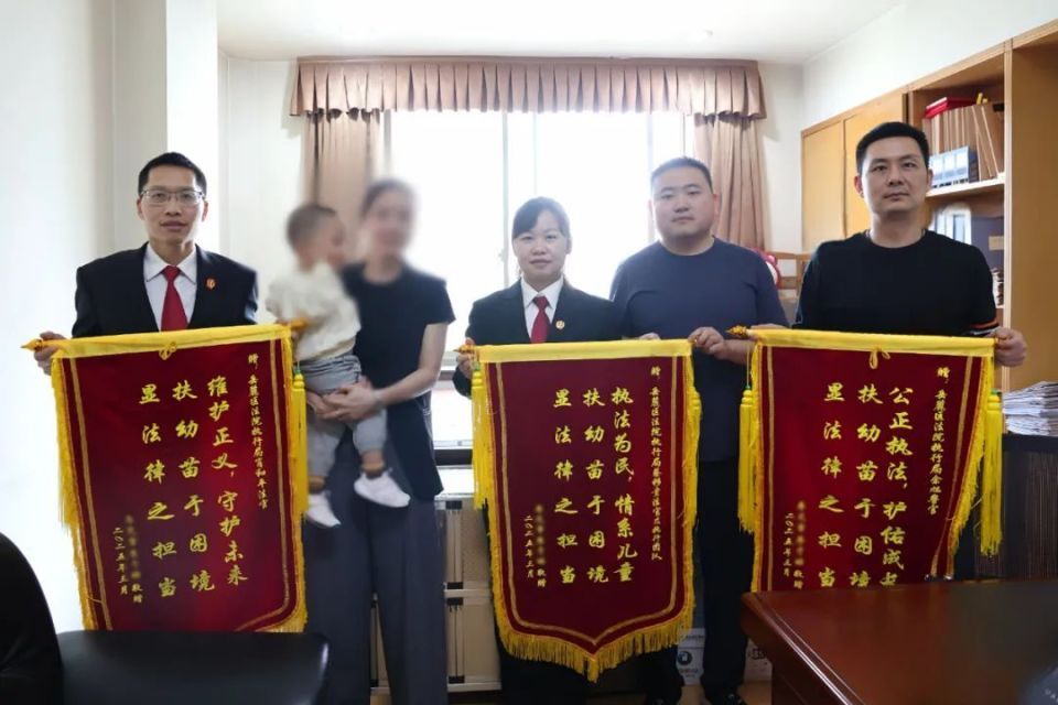 父亲藏匿小孩，母亲崩溃，长沙市岳麓区法院发出人格权侵害禁令