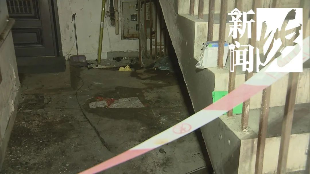 揪心！上海夫妻逃生中重度烧伤，性命垂危…百万治疗费谁来担责