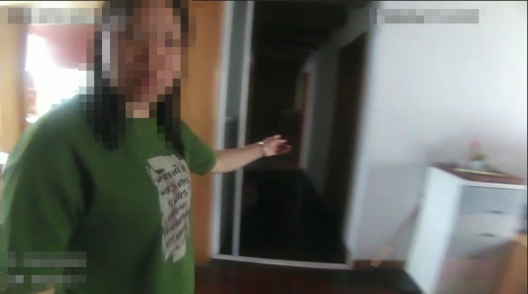 “你现在不要碰手机了！”保姆一声吼，守住老人355万