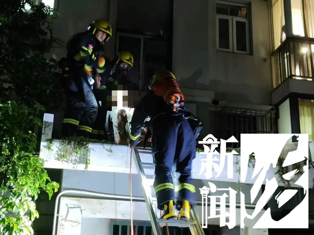 揪心！上海夫妻逃生中重度烧伤，性命垂危…百万治疗费谁来担责
