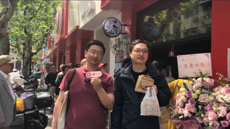 上海人又来排队了？时隔两年，“阿大葱油饼”再度飘香