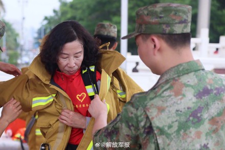 走!一起去军舰上看看 走!一起去军舰上看看