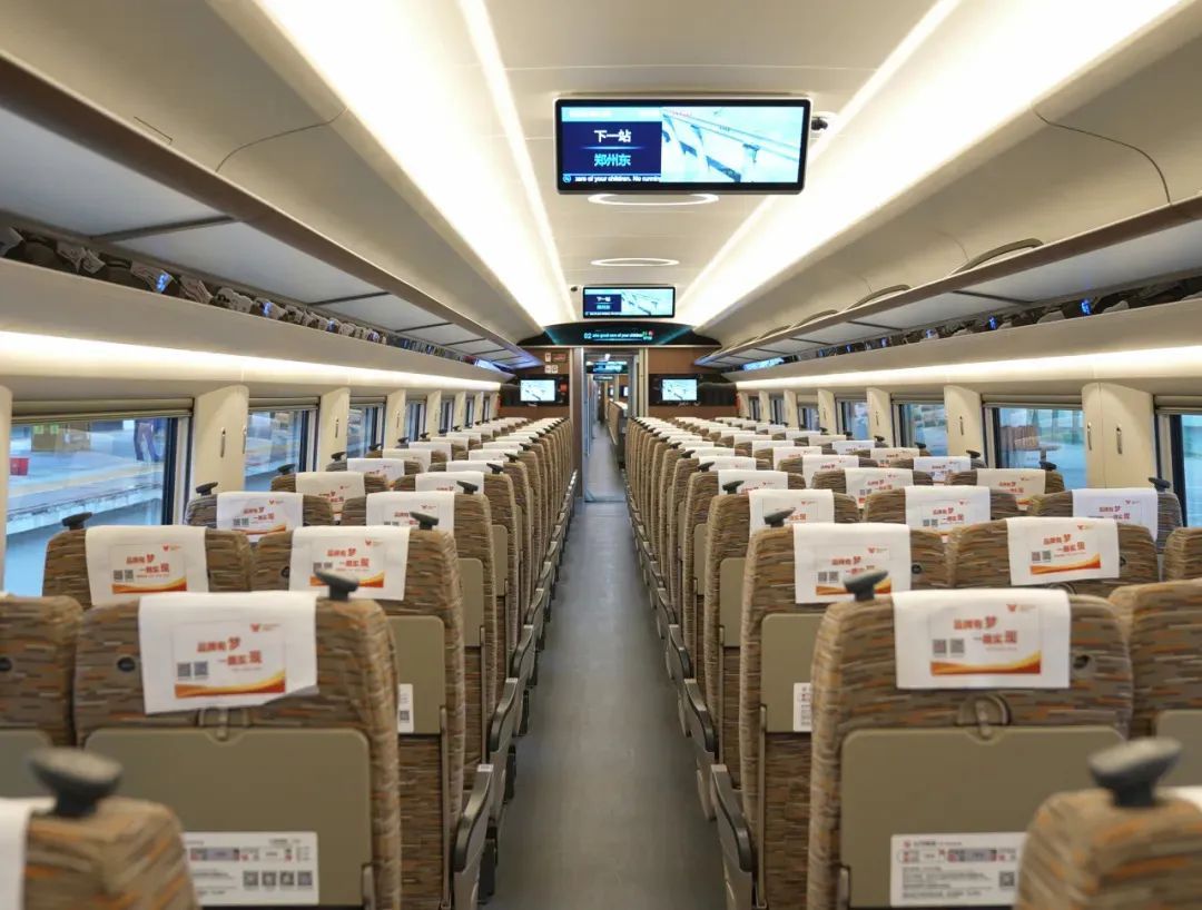 高铁列车上“E”座哪儿去了?揭秘→ 高铁列车上“E”座哪儿去了?揭秘→