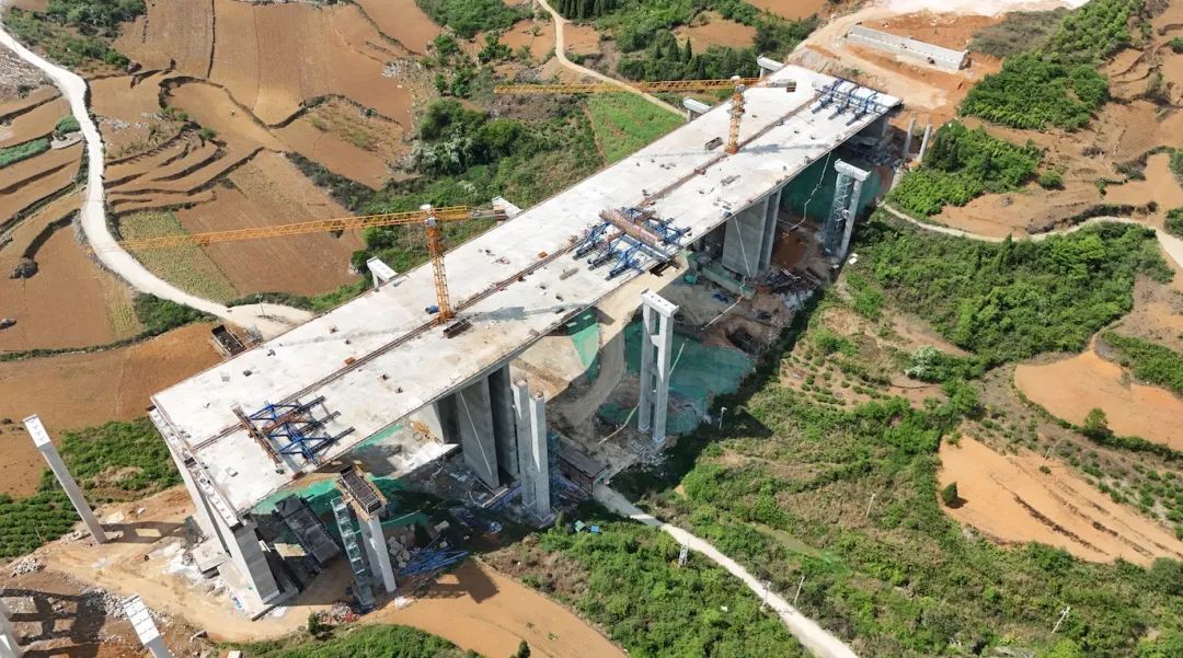成功合龙！贵州首条智慧高速建设新进展→