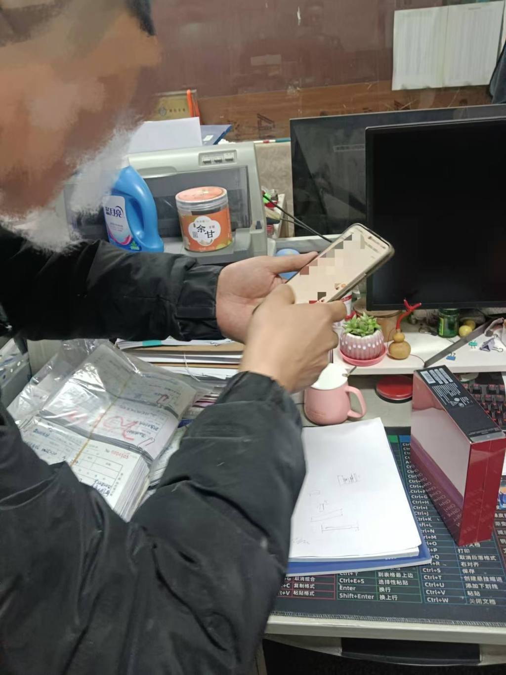 男子在网上卖手机卷入电诈案 不愿前往异地接受调查被列网逃