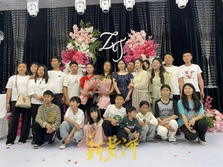 “棉花糖爸爸”寻女19年终团圆：带着棉花糖接女儿回家，拍下人生第一张全家福
