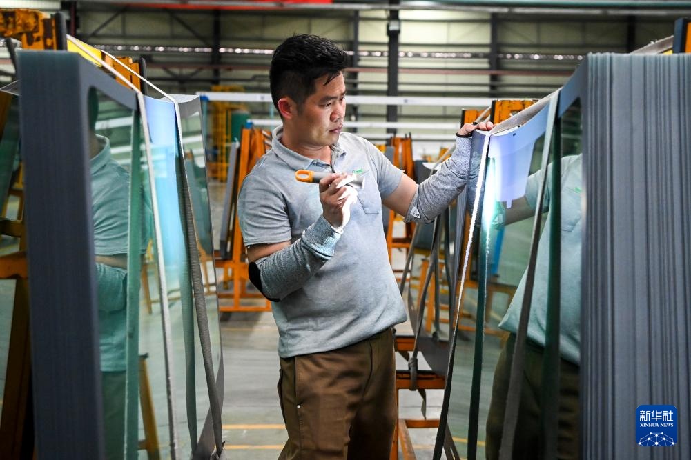 西部陆海新通道推动玻璃产业串珠成链