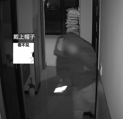 抓捕时遇到嫌疑人母亲，他们选择现场“撒谎”...网友：儿背影渐远，母牵挂未止！