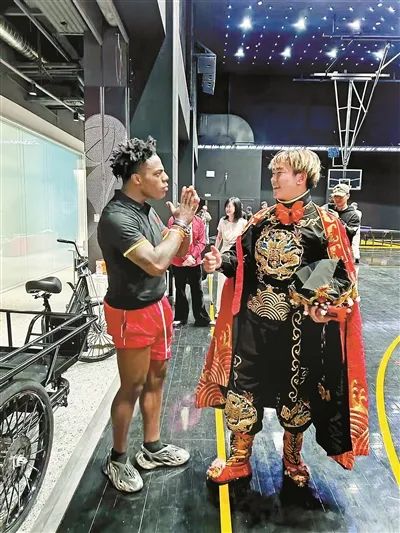 “Chinese magic”！中国00后放大招，甲亢哥：这真是太棒了！