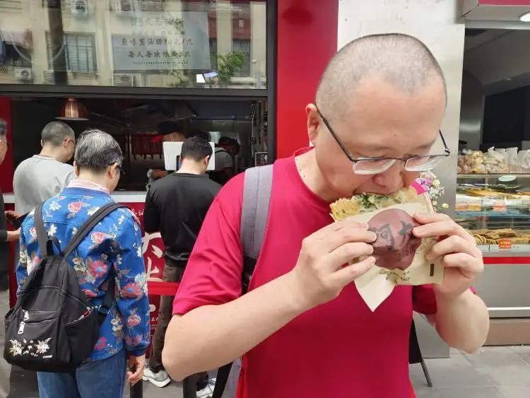 上海人又来排队了？时隔两年，“阿大葱油饼”再度飘香