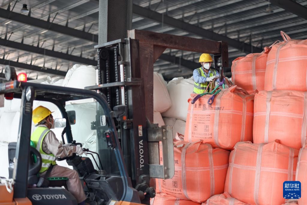 西部陆海新通道推动玻璃产业串珠成链