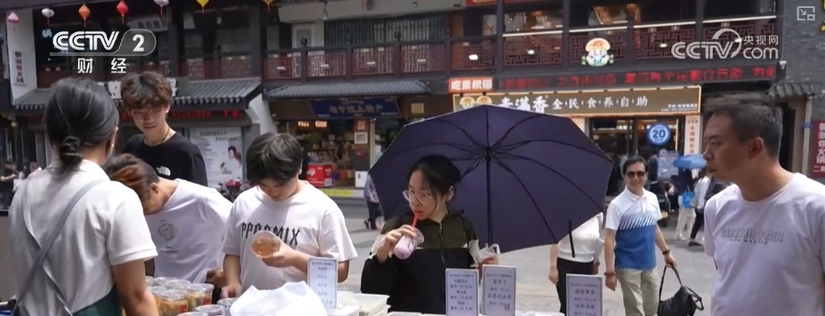 “五一”假期临近餐饮市场预订火热 “特色菜品+个性化服务”满足消费需求