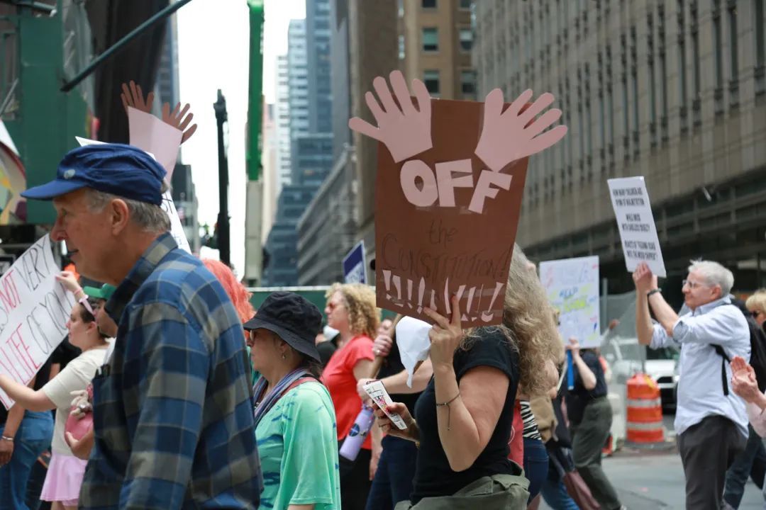 执政将满百日　特朗普政府面临国内“三重暴击”