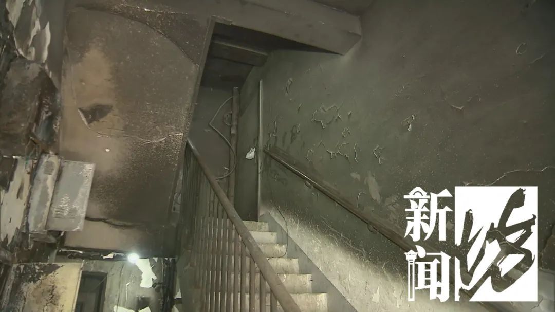 揪心！上海夫妻逃生中重度烧伤，性命垂危…百万治疗费谁来担责