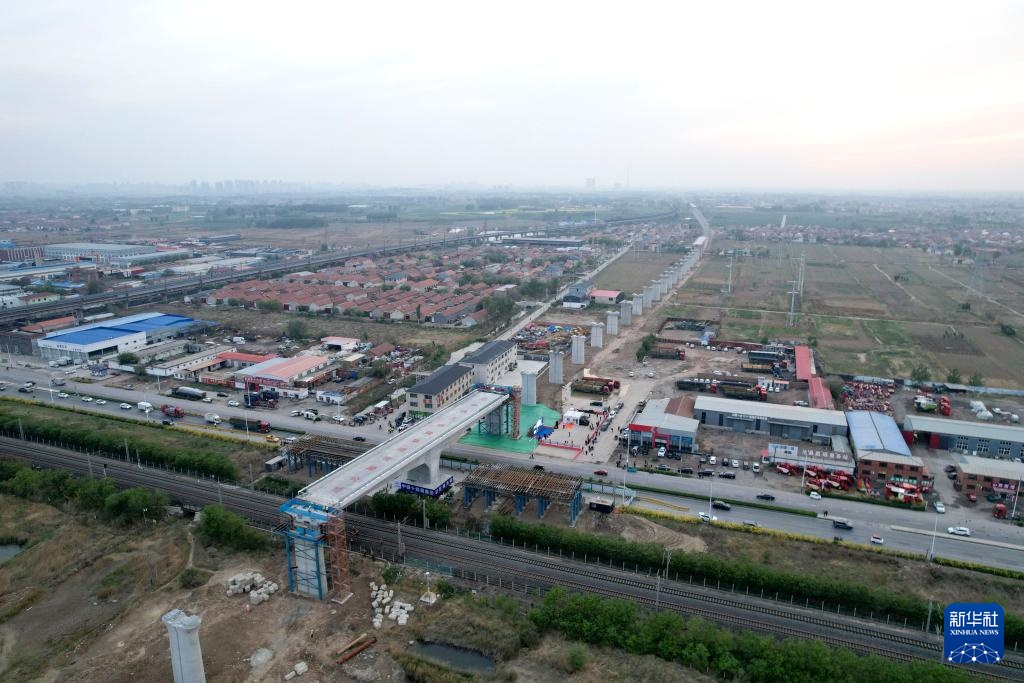 石衡沧港城际铁路跨京沪铁路转体桥转体完成