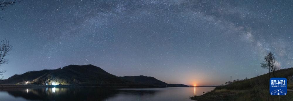 星空相册丨天琴座流星雨闪耀夜空