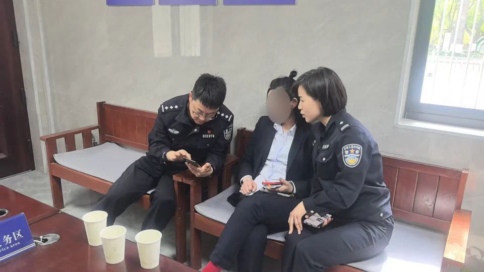 女子取15万现金给女儿当彩礼，却被警察请进了派出所