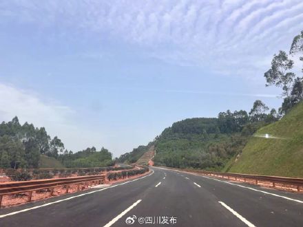 乐山这条双向六车道,正式通车 乐山这条双向六车道,正式通车