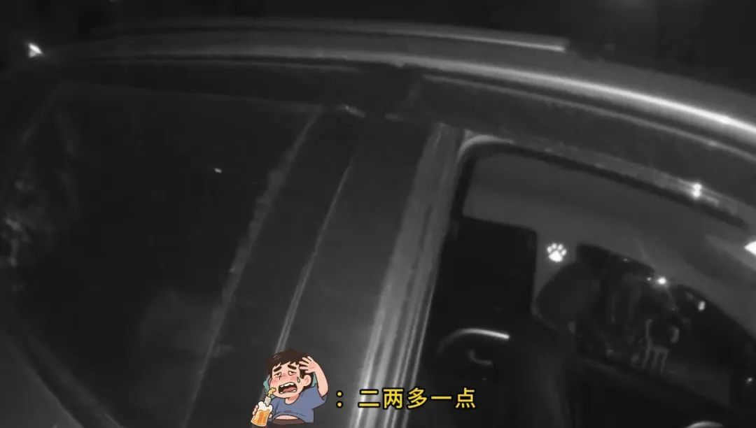 本想给爱车换个车位，却在警车面前“整了个大活”