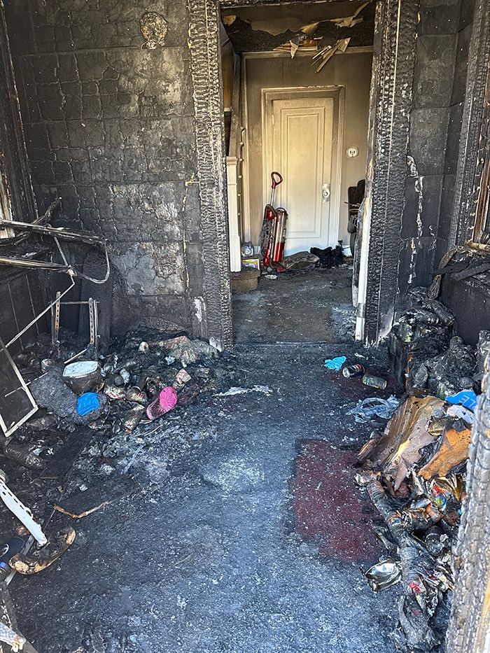 美国17岁少年求爱被拒，闯入女孩家引爆炸药，将面临20年监禁
