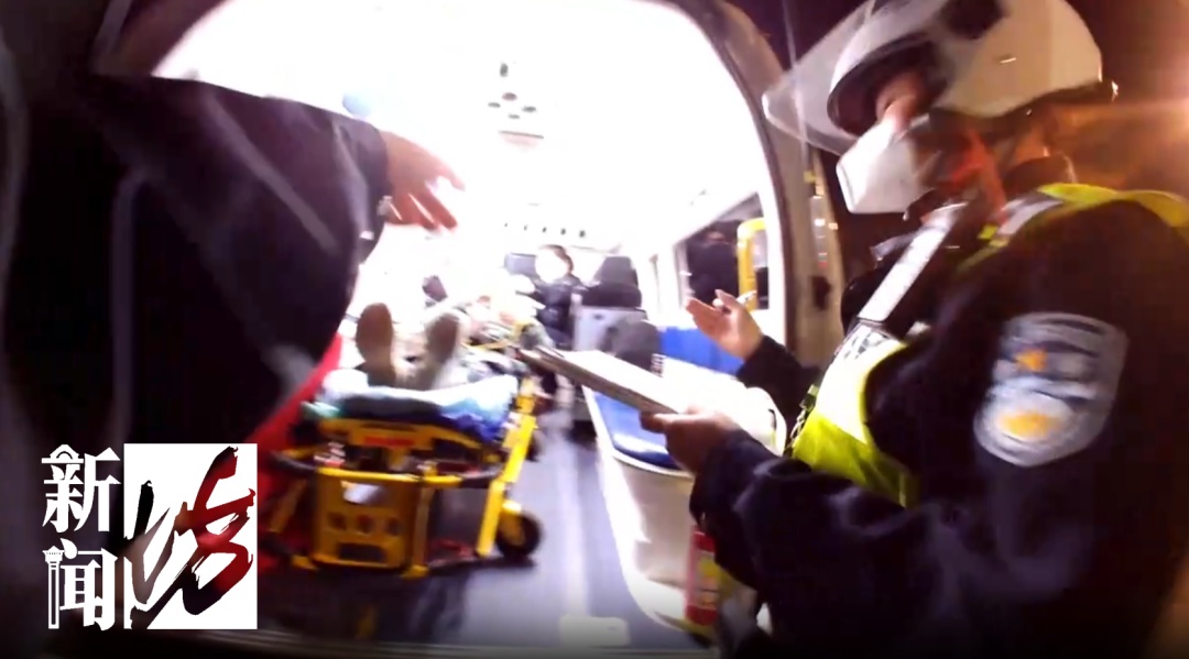 深夜街头,上海民警居然在送外卖?还求别给差评!原来... 深夜街头,上海民警居然在送外卖?还求别给差评!原来...