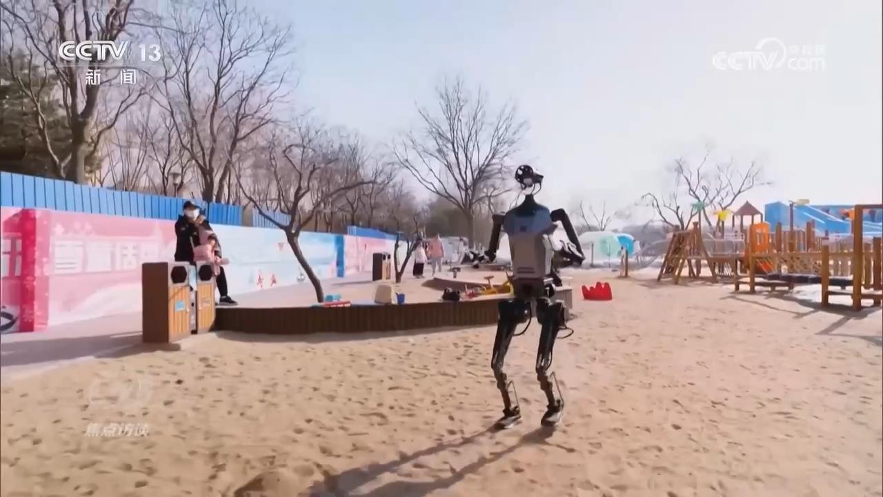 焦点访谈｜“量产元年” 人形机器人加速落地多场景