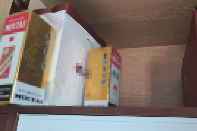 自带酒水“有问题”，警方当场识破“调包局”