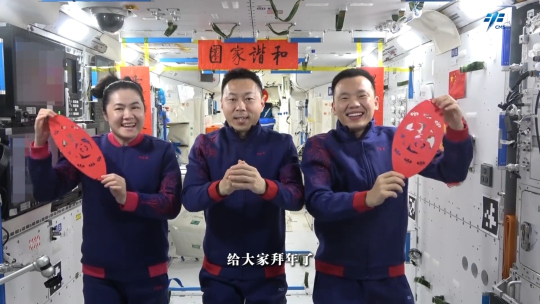 在空间站读书是什么体验？神舟十九号乘组揭秘
