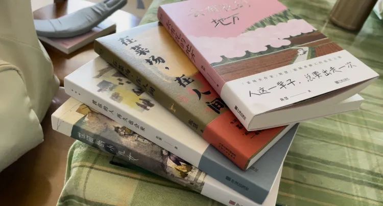 出了4本书，在菜市场摆摊21年的女作家：自己只是一个写作者，每天清晨5点半出摊