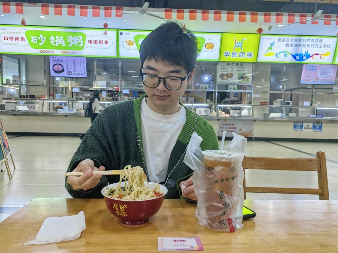 武汉一高校喊话学生,过生日来免费吃面 武汉一高校喊话学生,过生日来免费吃面