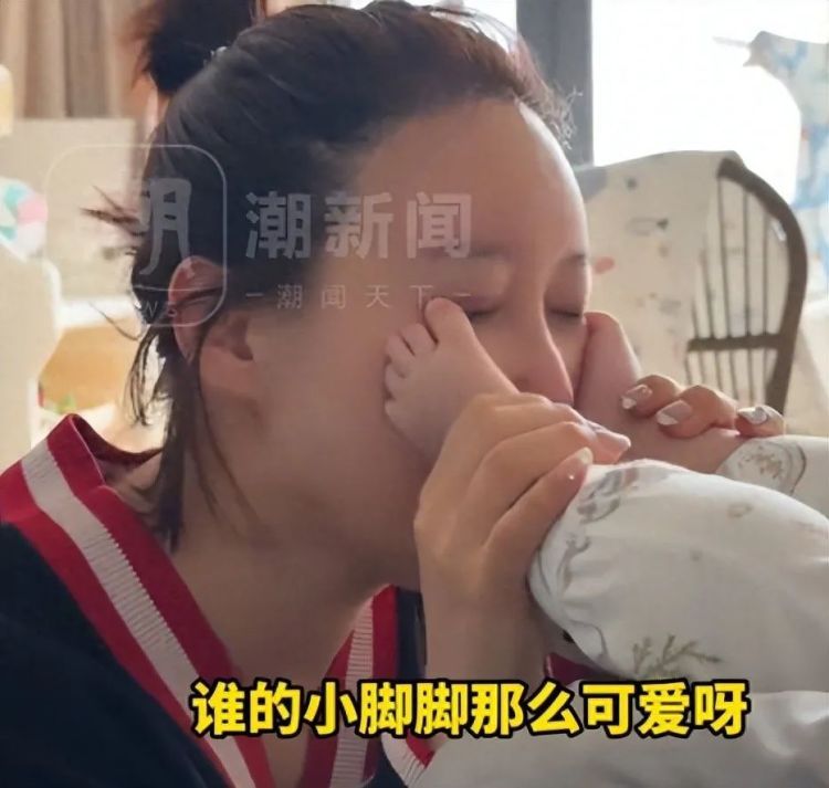 34岁女演员称因爱闻自己宝宝的脚丫，导致眼睛感染肿胀！网友：突然知道原因了