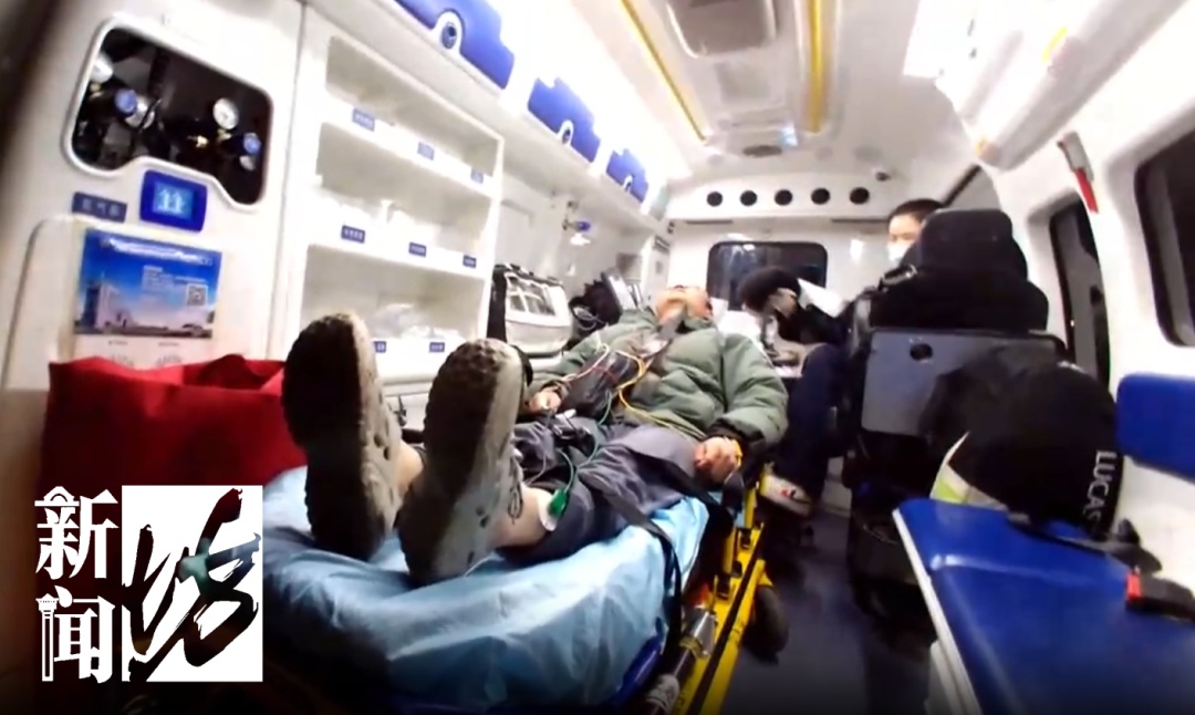 深夜街头,上海民警居然在送外卖?还求别给差评!原来... 深夜街头,上海民警居然在送外卖?还求别给差评!原来...