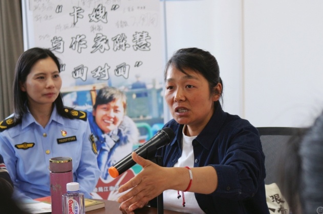 出了4本书，在菜市场摆摊21年的女作家：自己只是一个写作者，每天清晨5点半出摊