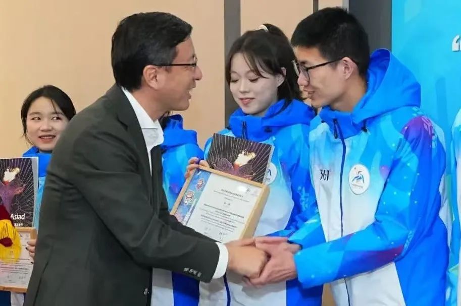 “本人徐帅，已决定自愿延迟一年入学”