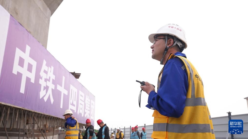 石衡沧港城际铁路跨京沪铁路转体桥转体完成