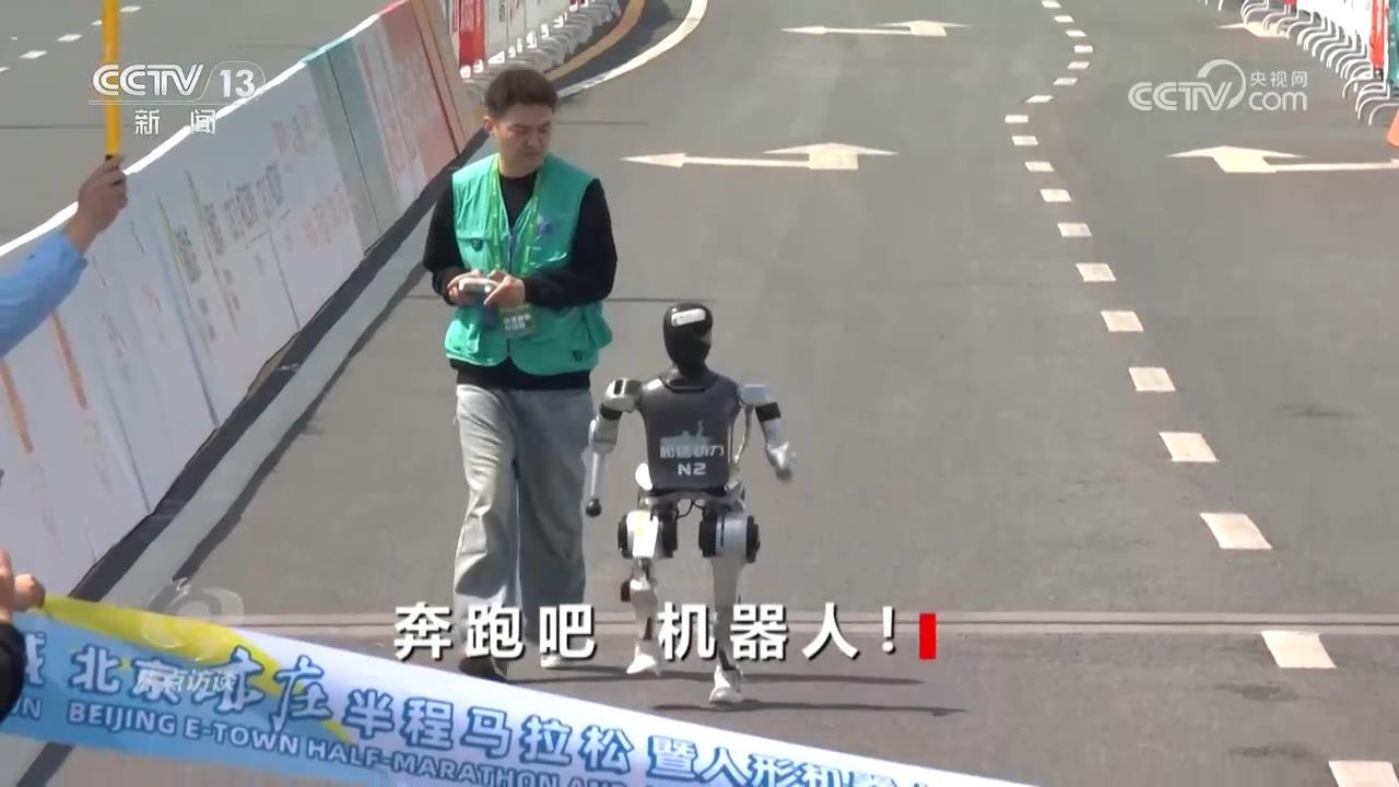 焦点访谈｜“量产元年” 人形机器人加速落地多场景