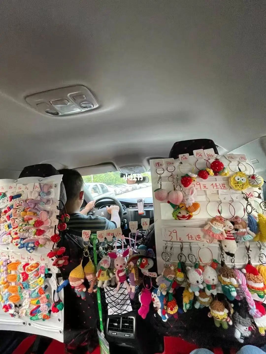 网约车变“移动KTV”，还能选购零食饮料，平台：属违规